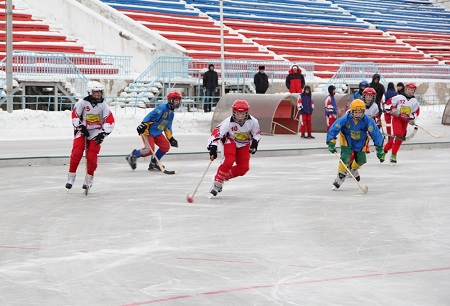 В республике начались соревнования за Кубок Хакасии по хоккею с мячом